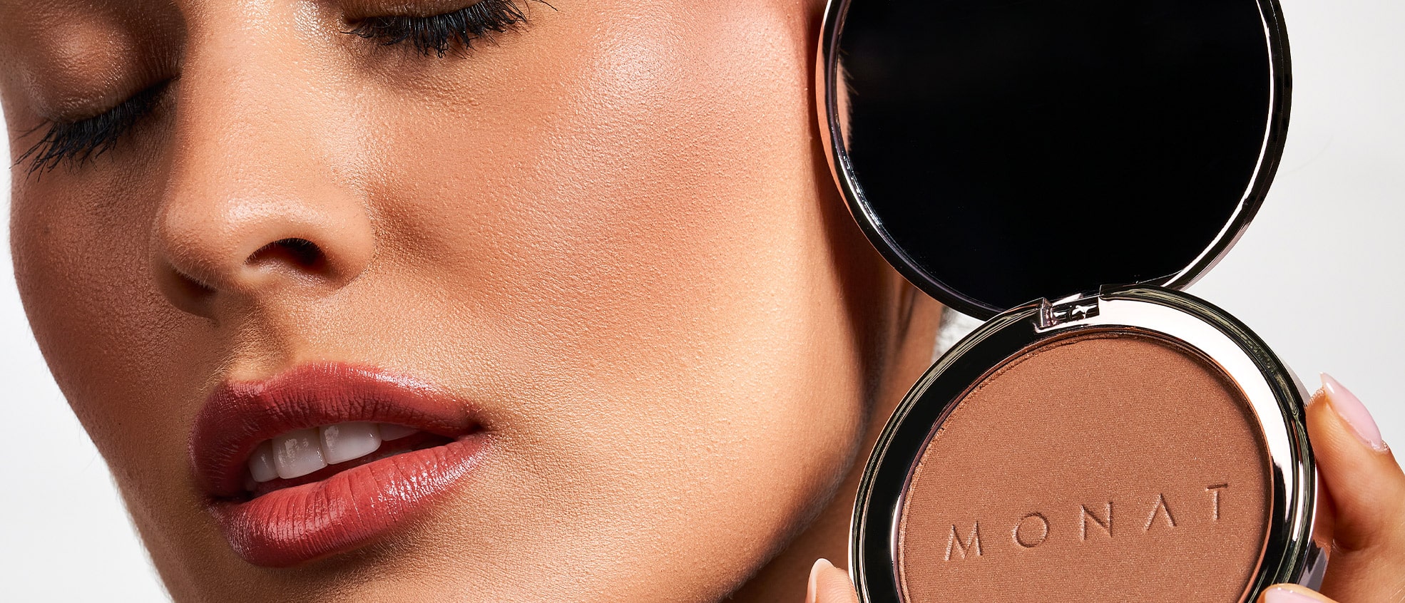 Bronzer برنزر چیست انواع برنزر دختر بیوتی قیمت برنزر
